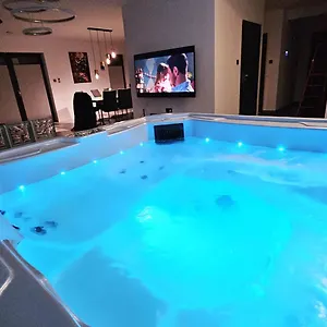  Dom wakacyjny Komfortowy Dom Z Jacuzzi Blisko Trojmiasta